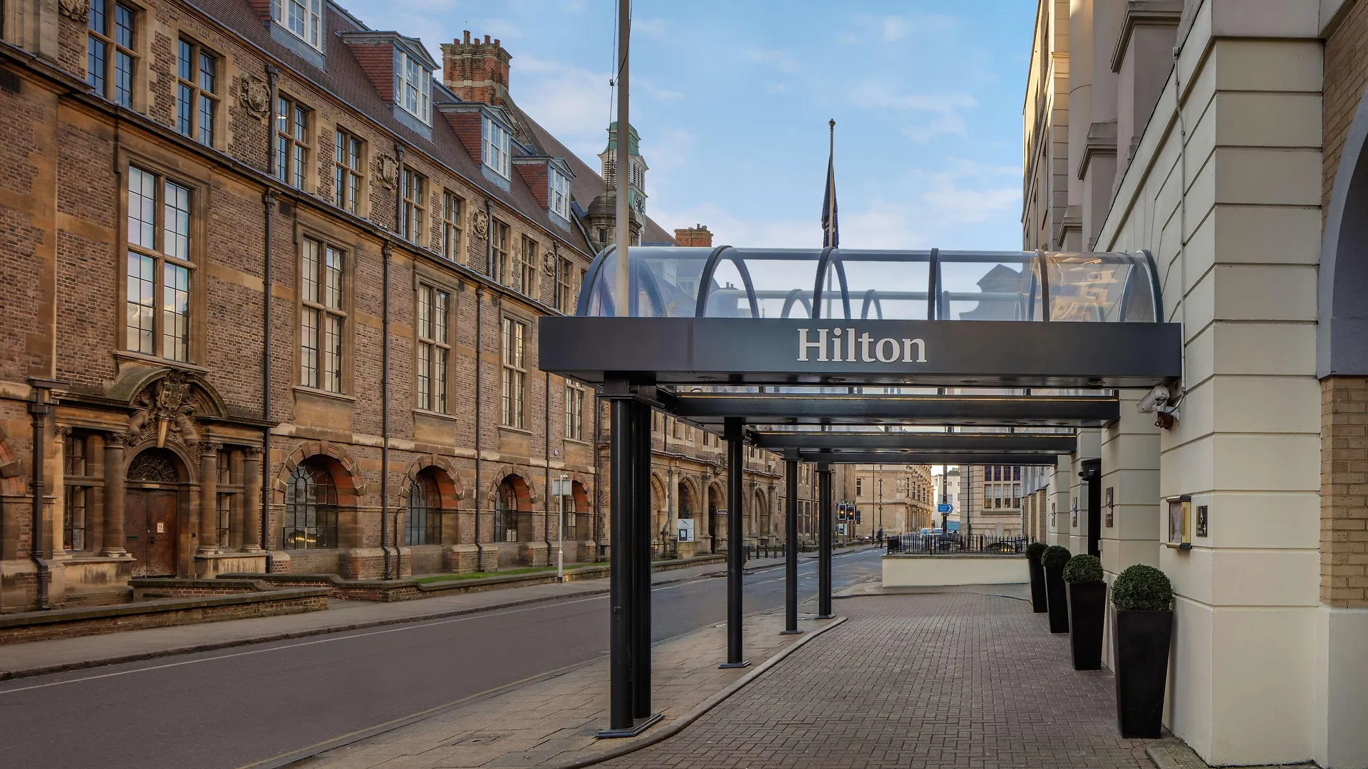 Hilton Cambridge City Centre 4*,