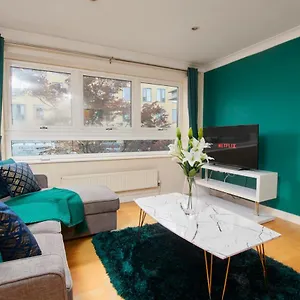  Apartment Exquisite Abode - Sleeps 6 - Parking