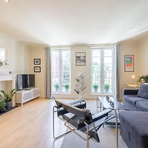 https://apt-quarters-botanic.belfasthotelsireland.com