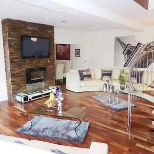 https://school-house-mews-2-rodley-hall.yorkshirehotels.net
